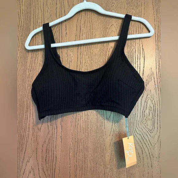 Women’s swim top - Picture 1 of 4